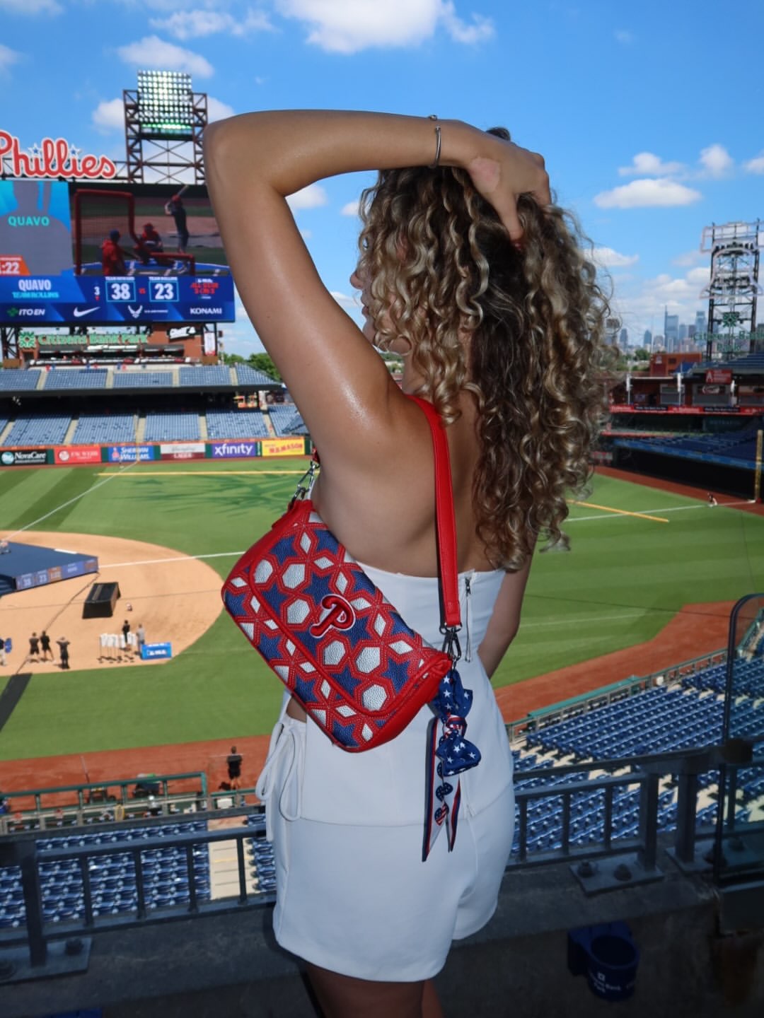 MLB Philadelphia Phillies Star Field Flap Crossbody