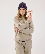 MLB Atlanta Braves Zip Wallet Baseball Stitch Detail