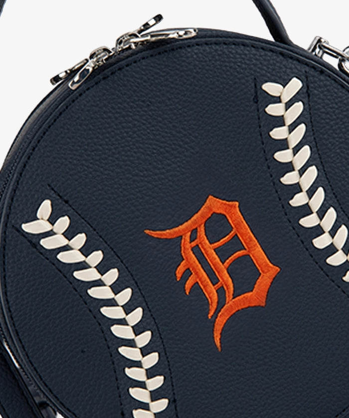 MLBDetroitTigersCircleCrossbodyBag_2.webp