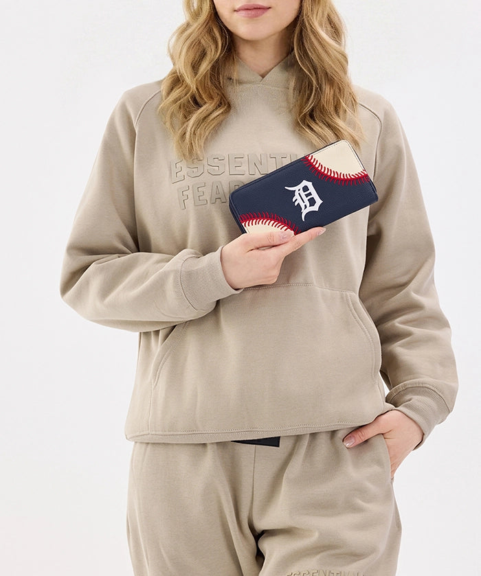 MLB Detroit Tigers Zip Wallet Baseball Stitch Detail