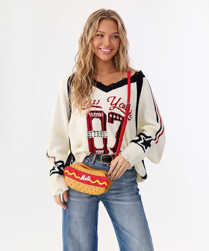 MLBNewYorkMetsHotDogCrossbodyBag_3_bedeb6b3-7621-4311-8464-a240dd285f39.webp