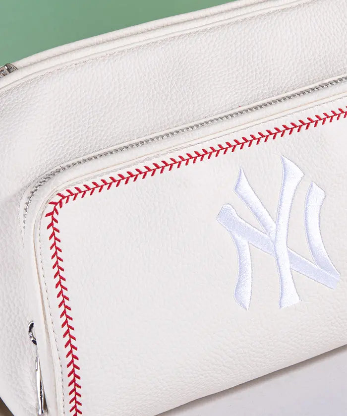 MLB New York Yankees Shoulder Bag with Crossbody Strap
