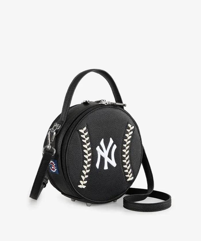 MLBNewYorkYankeesCircleCrossbodyBag_5.webp