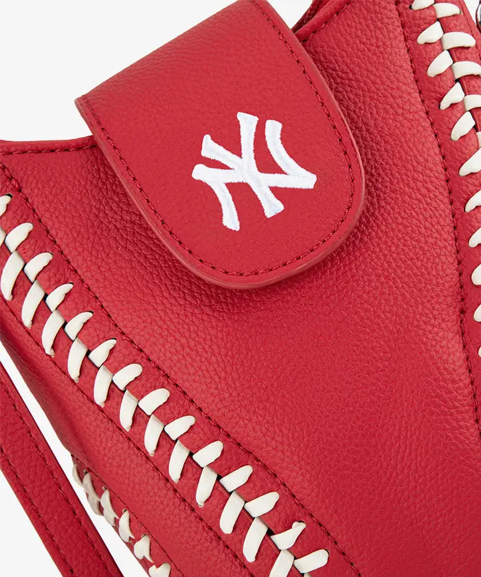 MLB New York Yankees Crossbody Bag With Baseball Seam