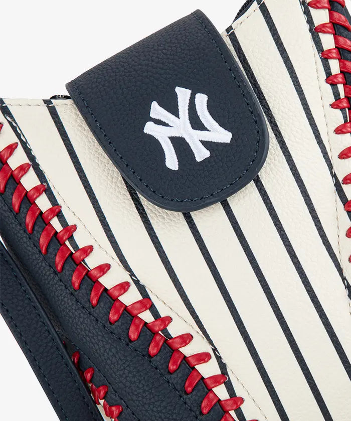 MLB New York Yankees Crossbody Bag With Baseball Seam