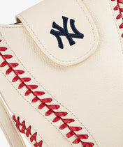 MLB New York Yankees Crossbody Bag With Baseball Seam