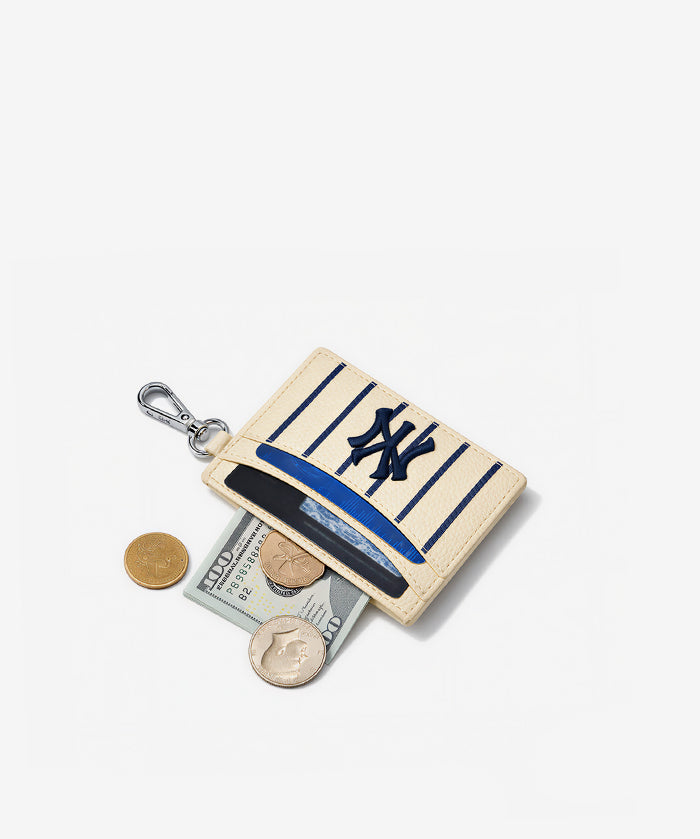 MLB New York Yankees Catcher’s Mitt Wristlet Set
