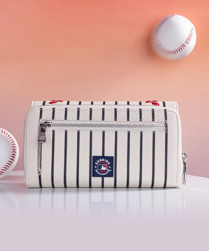 MLB New York Yankees Wristlet Wallet