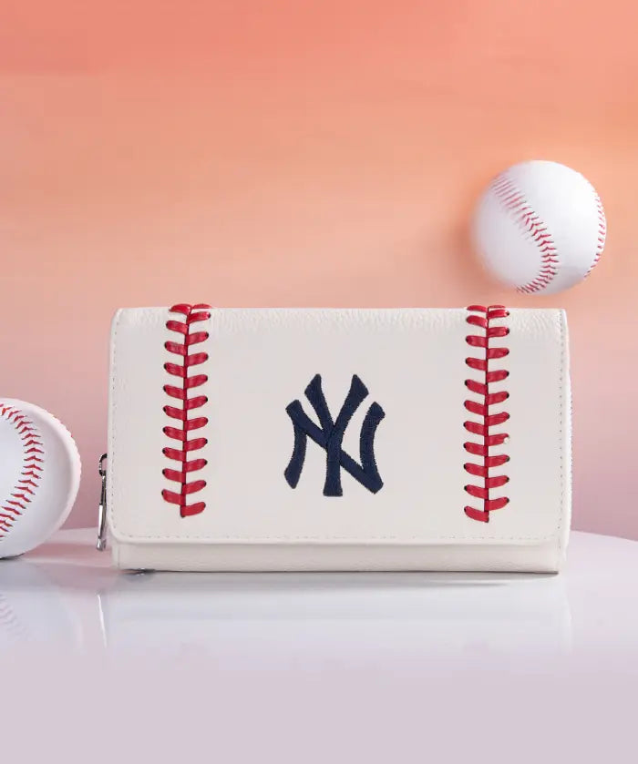 MLB New York Yankees Wristlet Wallet