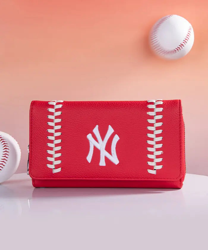 MLB New York Yankees Wristlet Wallet