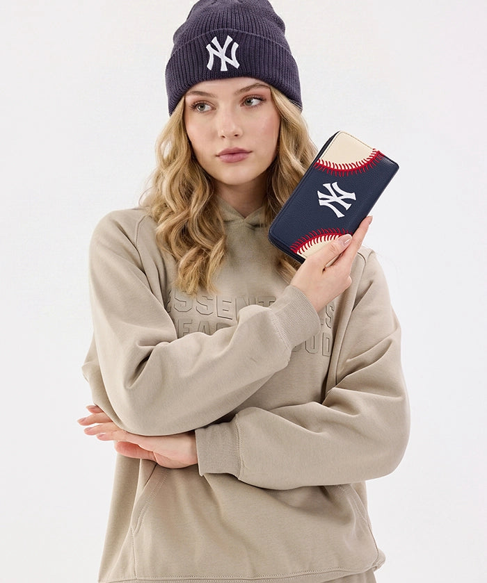 MLB New York Yankees Zip Wallet Baseball Stitch Detail