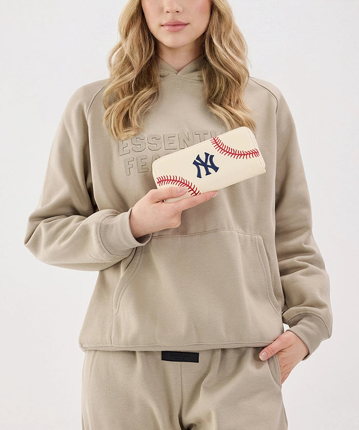 MLB New York Yankees Zip Wallet Baseball Stitch Detail