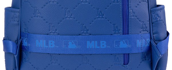 TRAVEL-READY LUGGAGE SLEEVE.